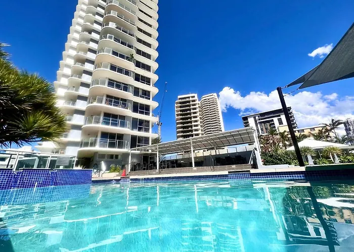 Ocean View 2Br Main Beach Getaway
