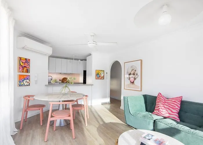 Blush On Broadbeach- Beachside And Pet Friendly, 3Rd Floor Walk Up