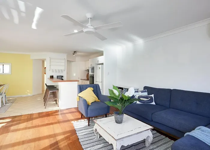 Large, Light, Dog Friendly Home 600M To Burleigh Beach