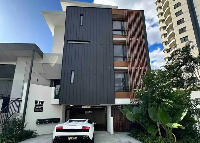 3Bd 1 Block From Beach Brand New