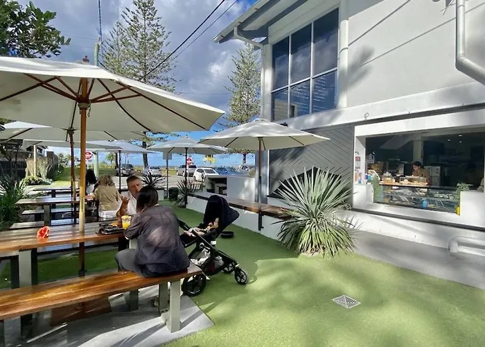 Seashell Beach House - At Mermaid Beach