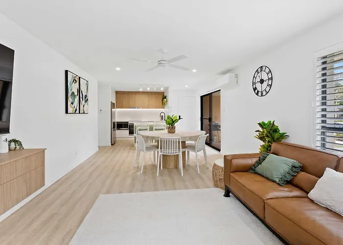 Beautiful Burleigh Heads 3 Brm Apartment!