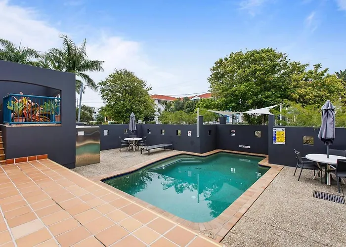 Deja Blue - Sunny Surfers Getaway On Chevron Island