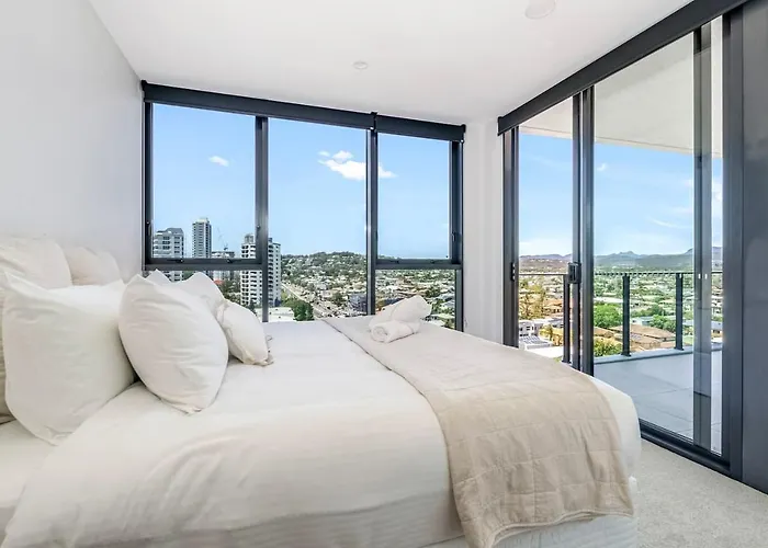 \'Azure Alcove\' A Stylish Haven In Burleigh\'S Embrace