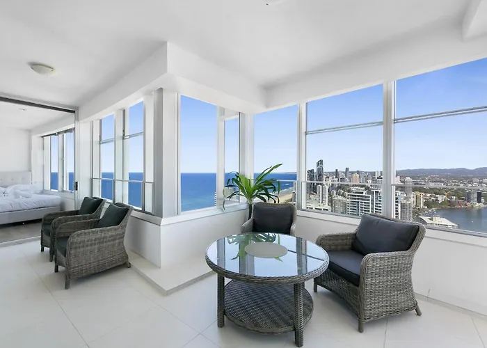 Luxury 3-Bed With Pool, Gym & Breathtaking Views