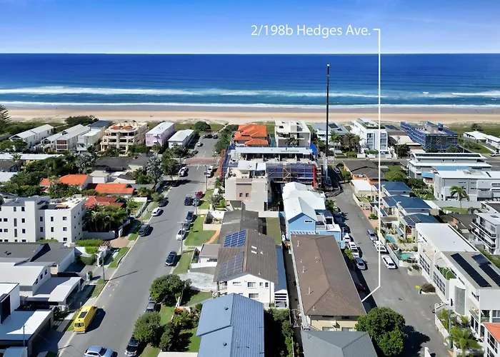 Ground Floor 2-Bed Mermaid Beach Pad With Parking