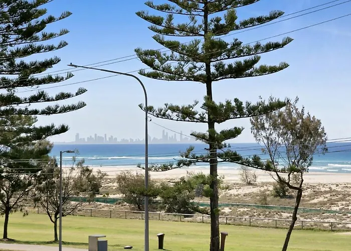 Beachfront Studio With Balcony & Stunning Views