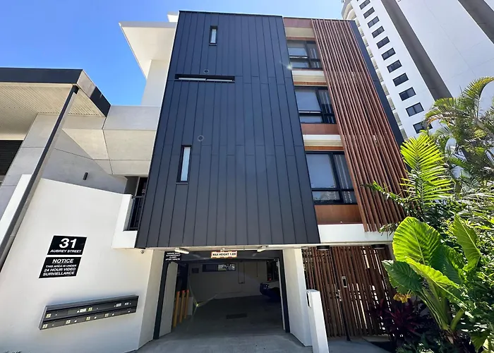 One Block From Beach - New Building 3Bd Apartment