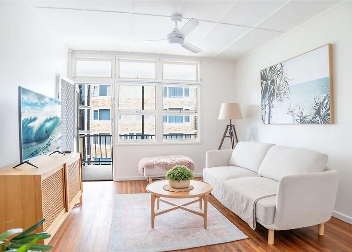 2Br Seaside Serenity In Burleigh Waters