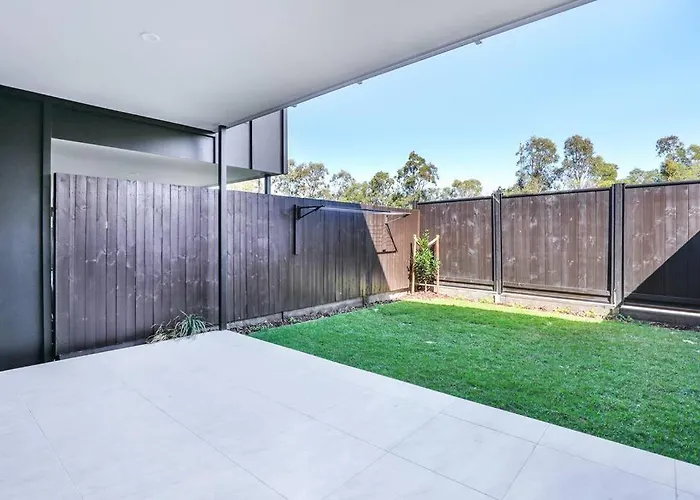 Cheerful 3 Bedroom Townhouse With Parking