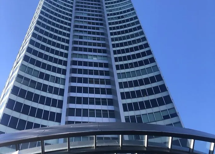 Deluxe Private Apartment In Surfers Paradise