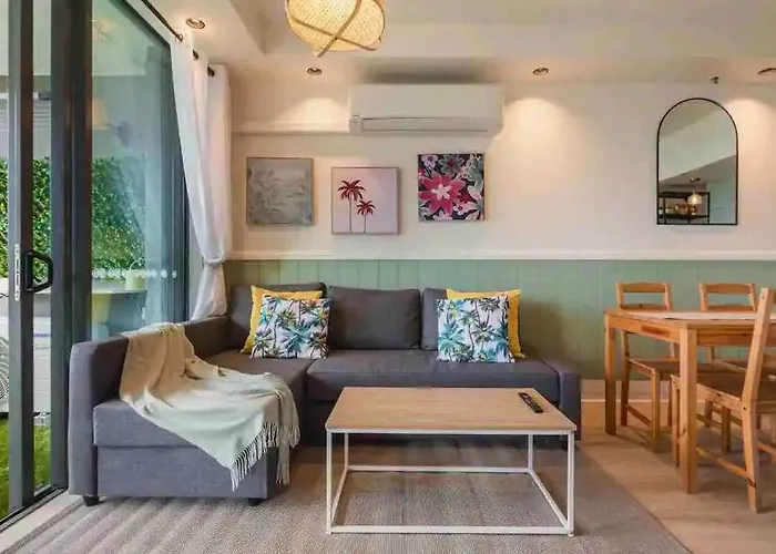 New Modern Deco\' Apartment, With View, Pool, Spa And Sauna