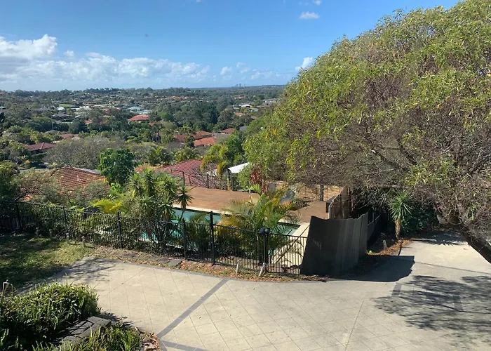 Gold Coast Uninterrupted Uphill View & Big Pool