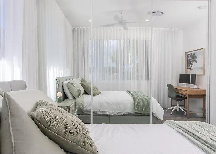 Luxury Mermaid Waters Holiday Home