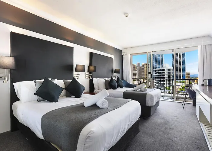 New Stunning Central Surfers Studio Apartment.
