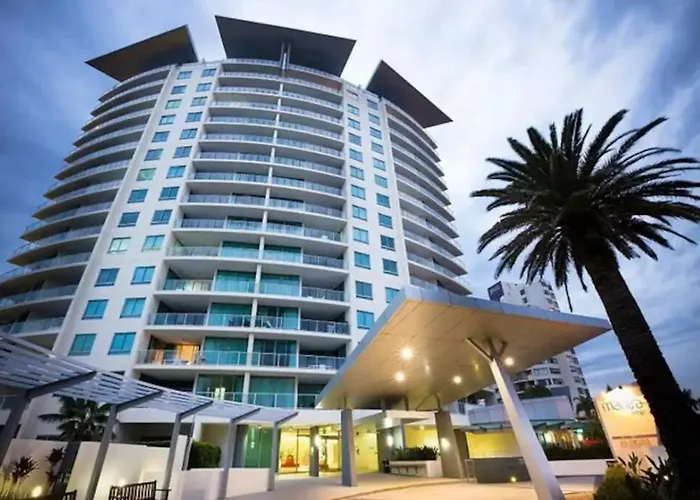 Massive Wings Apartment - 1 Block From Beach