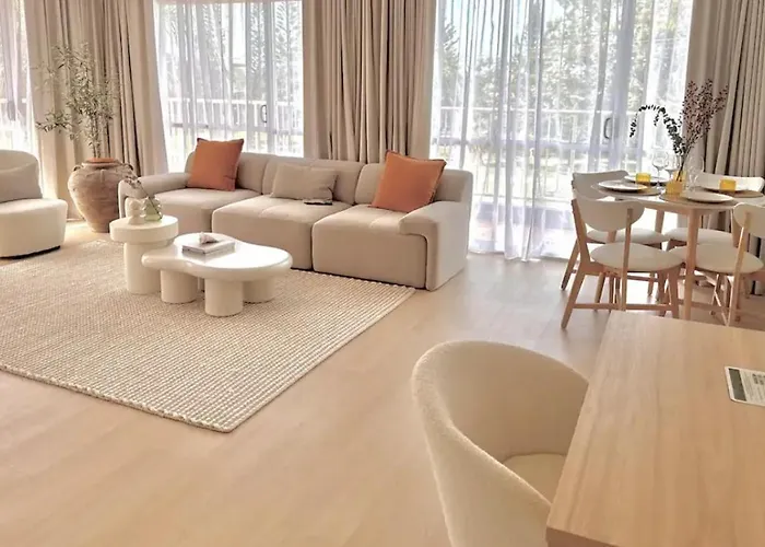 Penthouse With Private Rooftop On The Broadwater
