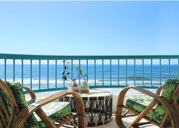 3 Bedroom Top Floor Beachfront Apartment In Surfers Paradise - Q Stay