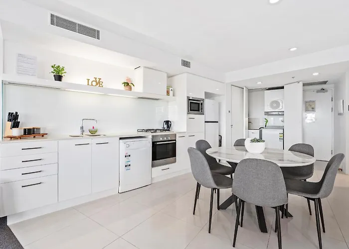 Central Surfers Paradise Family Retreat
