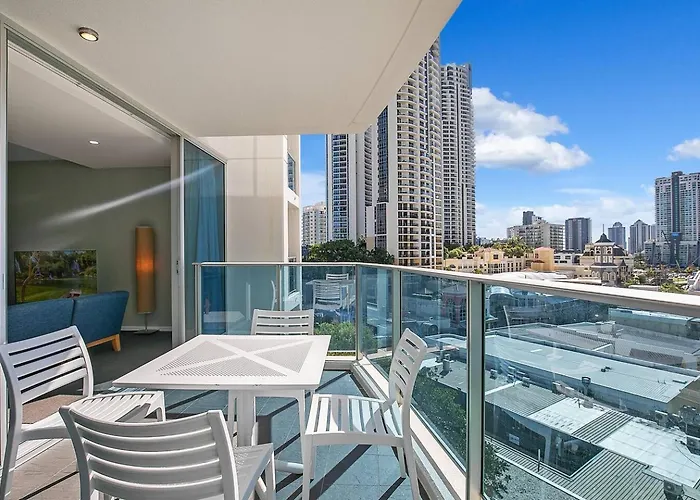 City Meets Coast - Modern Resort Haven By The Beach