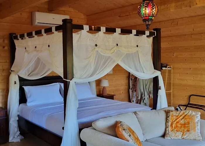 Healing Garden Bed & Breakfast - California King Bed - Uluwatu