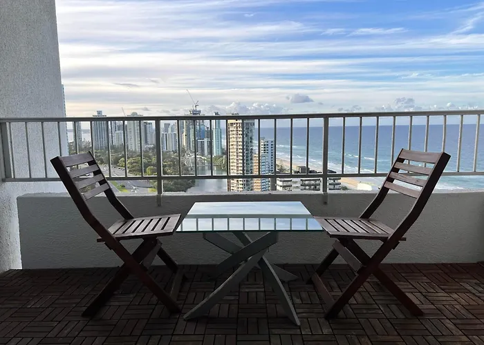 High Level Spacious Ocean View Apt At Surfers