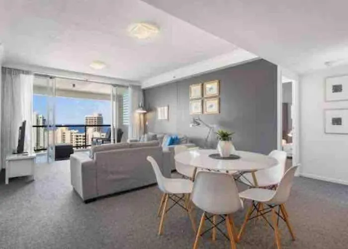 Coastal Charm At Chevron Towers