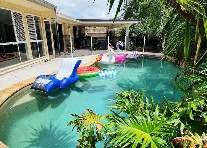 Gold Coast 6 Bedroom House With Pool