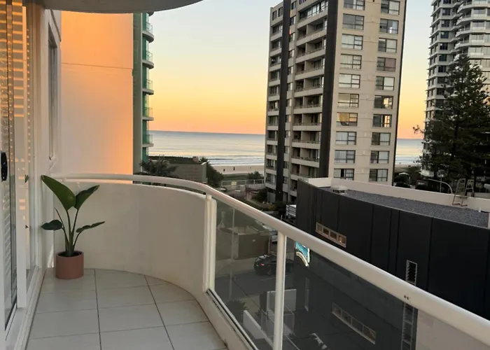 Surfers Paradise - Beachfront Apartment