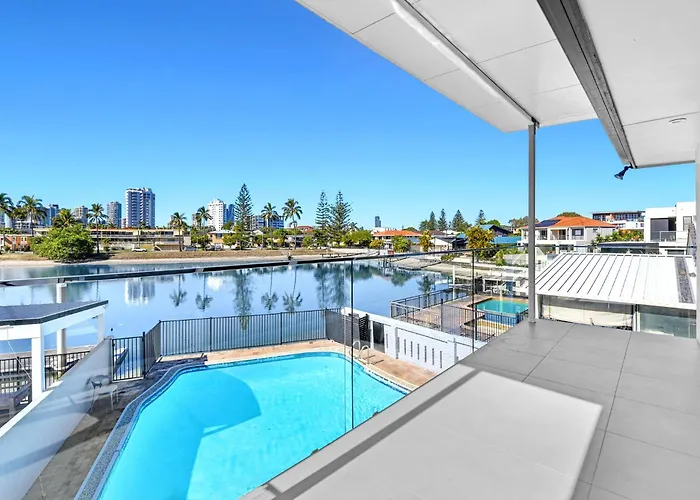 Riverside 4 Bedroom House Unit In Surfers Paradise