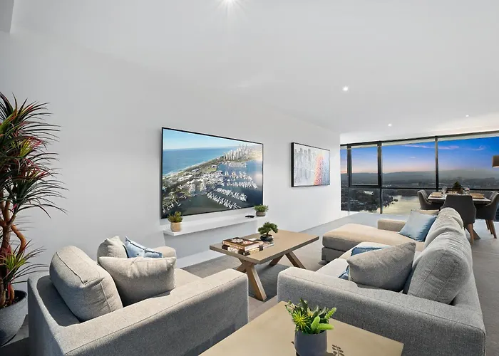 Surfers Paradise Retreat Stunning Views 2-Br Haven