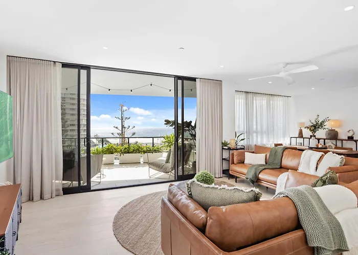 Luxe Oceanview Apartment In Palm Beach