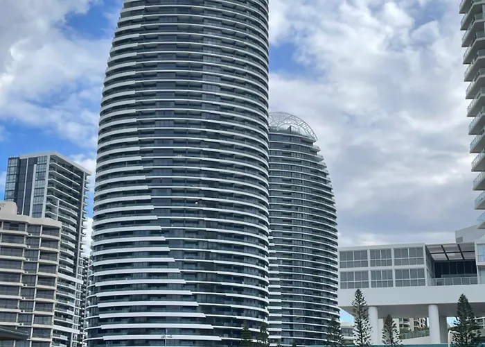 4 Bedroom Luxury Sub Penthouse Oracle Broadbeach Level 31 Magnificent Views 260M2 Family Skyhome Sleeps 8 Adults And 2 Children, Sofa Bed Portacot, High Chair Central To Everything Resort Skyhome 5 Star