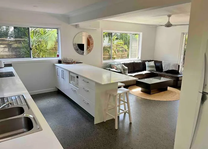Beach Life - 3 Bedroom Duplex, 80 Steps To Mermaid Beach