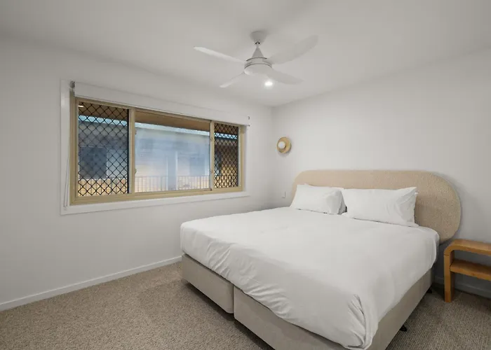 Sophisticated 2-Bed Steps Away From Bilinga Beach