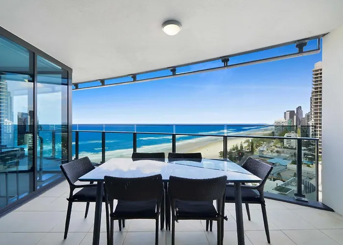 Beachfront 3-Bed With Ocean Views, Pool, Gym & Bbq