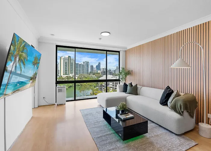 The Hideaway - Riverside Central Surfers 2Br Apartment With Parking And Pool