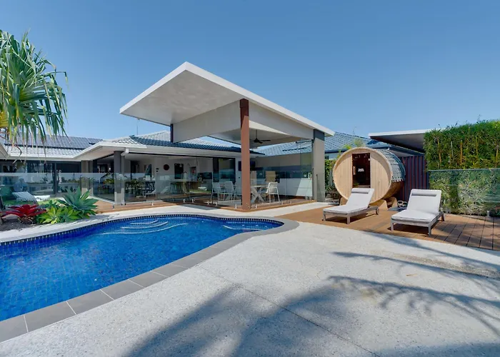 Gold Coast Luxury 4-Br Retreat