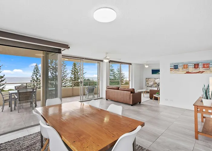 Iconic Burleigh Beachfront, 2 Bedroom Apartment