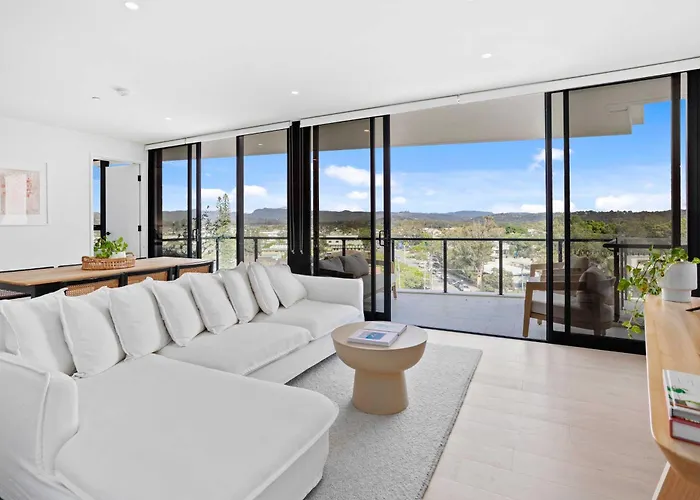 Palm Beach Luxury Apartment With Hinterland Views