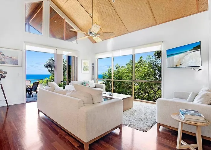 Stunning 5-Bedroom Oceanview Retreat In Tugun