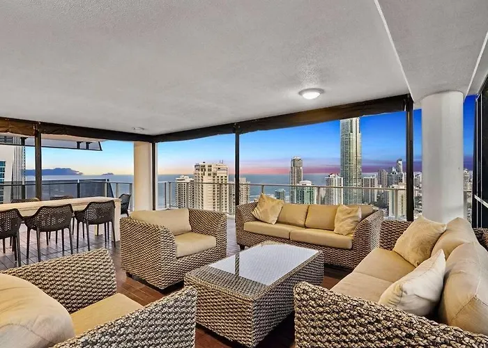 Sub-Penthouse Dream In Circle On Cavill