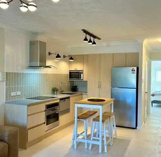 Renovated Beachside 1Br Apartment