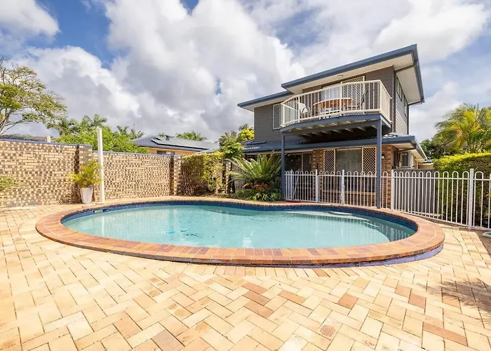 Spacious Family Home W Pool - Central Location