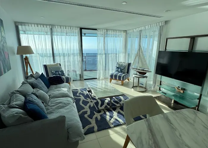 High-End Apartment In The Soul Of Surfers Paradise
