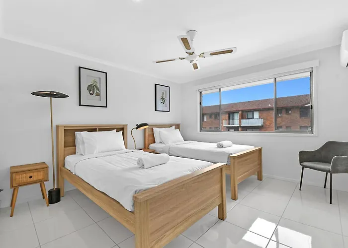 Central Located 3 Bedroom Unit In Southport