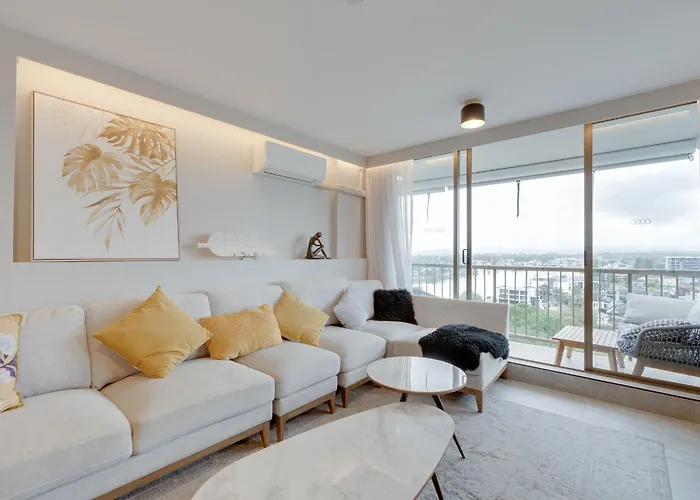 Luxury 3-Br Escape With Stunning Views