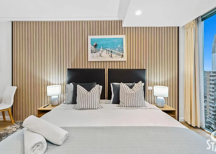 Legends Apartments - Qstay