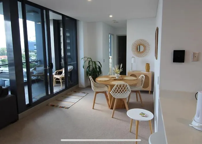 Cozy 1-Bedroom Unit In The Heart Of The Gold Coast