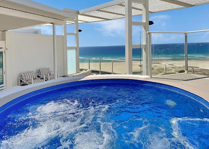 Kirra Penthouse With Private Roof Terrace
